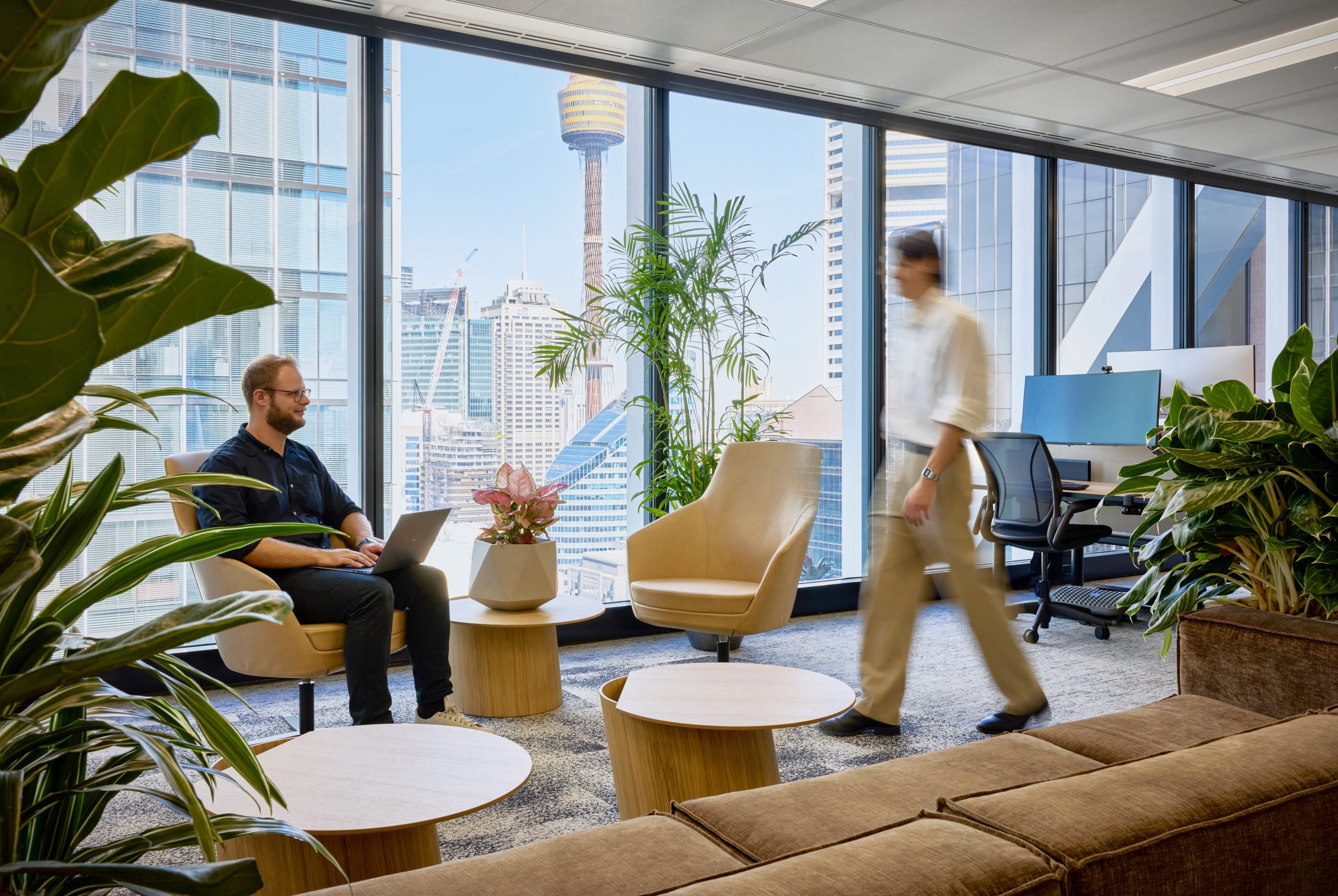 Annette Lounge Swivel Black