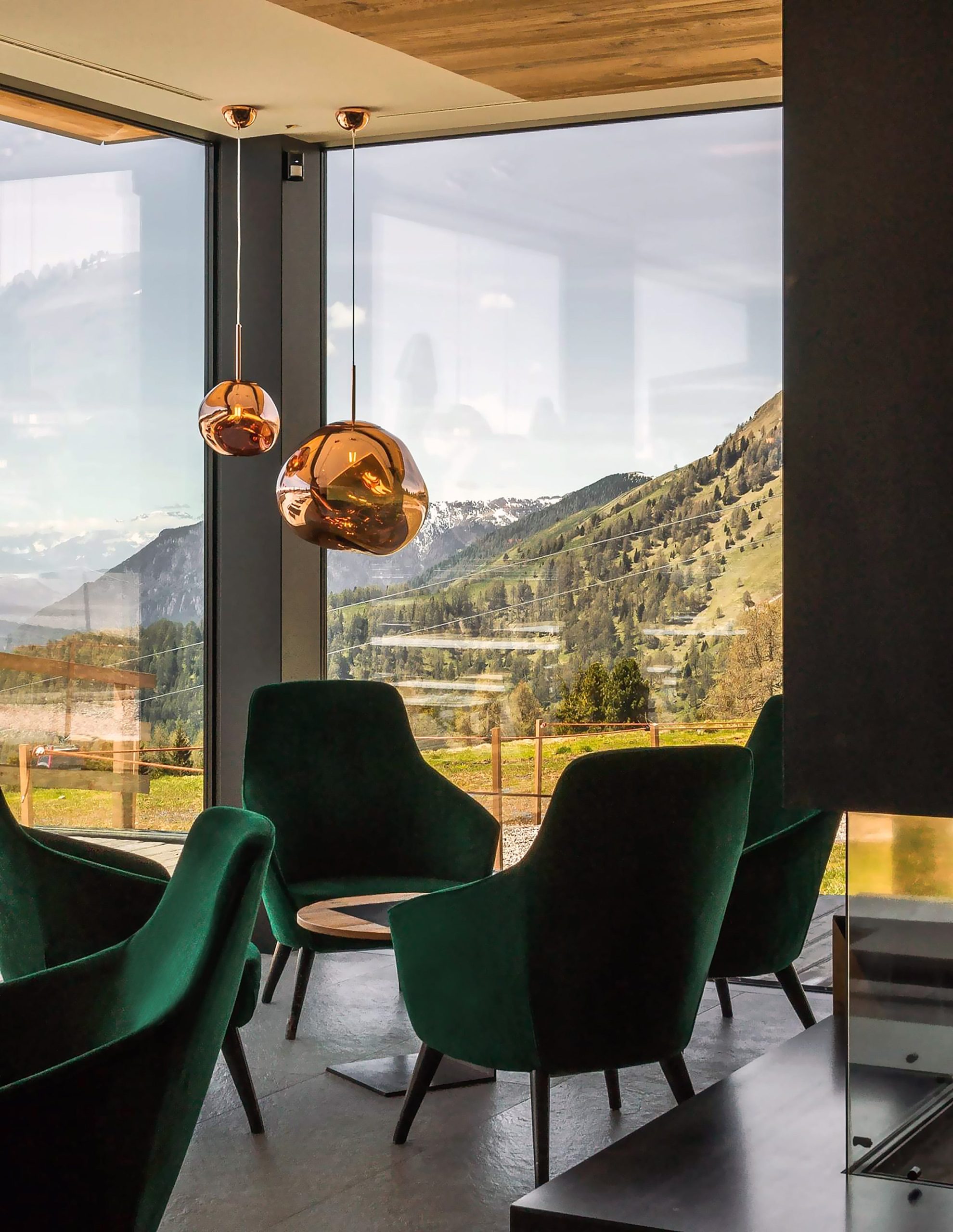 Annette Lounge Timber Black