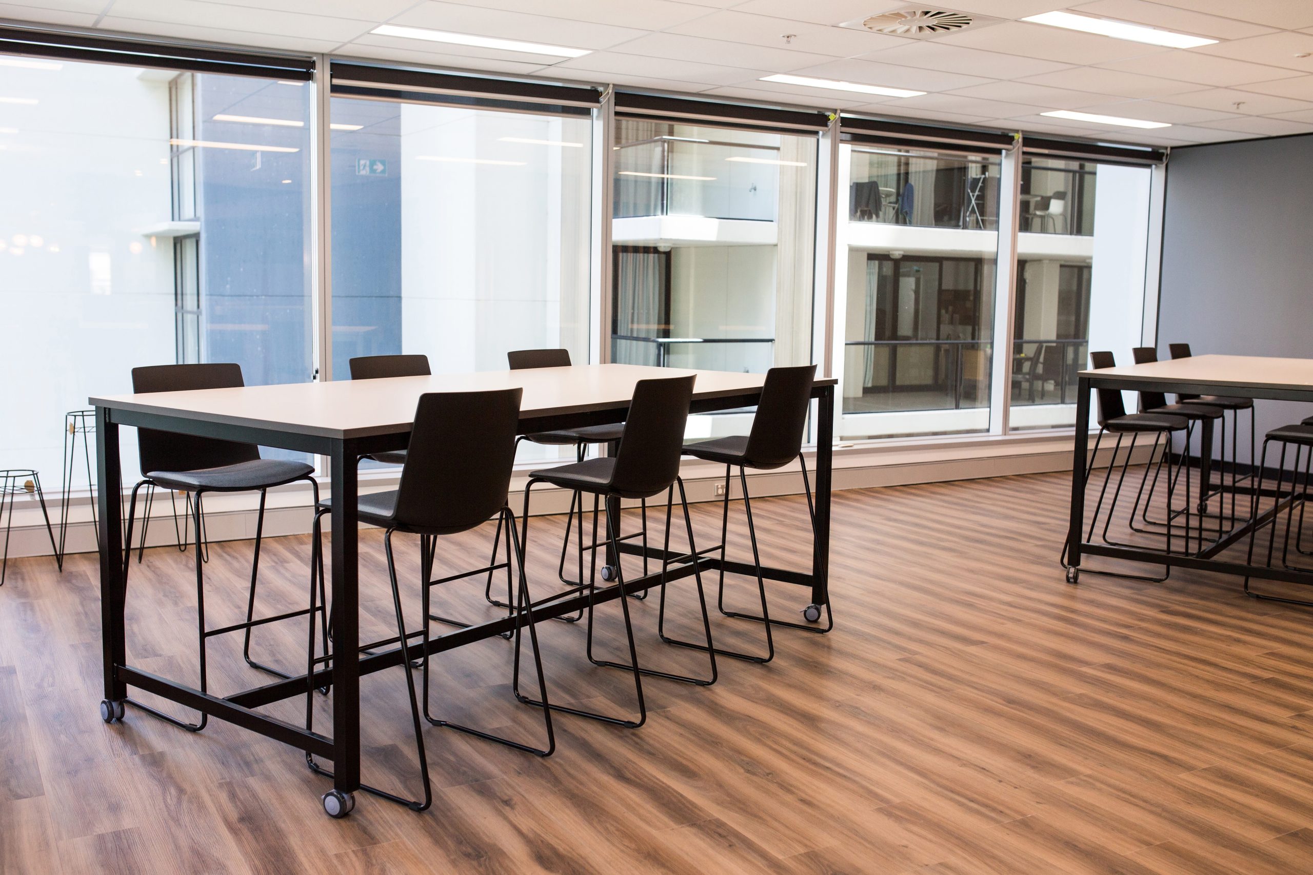 Jubel Stool 76 Black Sled Black Shell Seat Pad